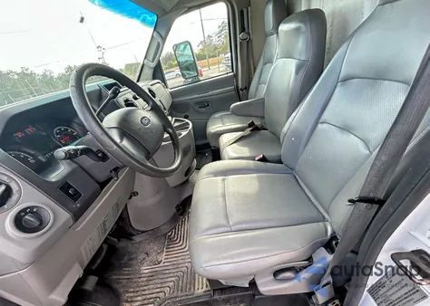 2011 Ford Econoline E450 Super Duty Cutaway Van z USA, uszkodzony, nr VIN 1FDXE4FS7BDA96555